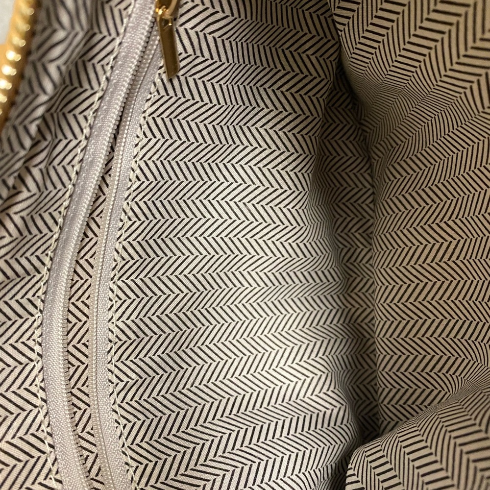 Purse - Picture 3 of 3